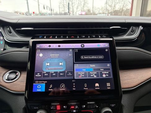 Used 2022 Jeep Grand Cherokee Summit w/ Luxury Tech Group V image 32