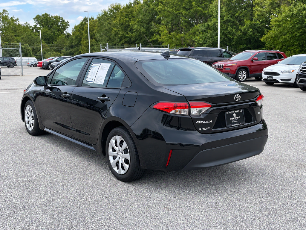 Used 2025 Toyota Corolla LE FWD image 5