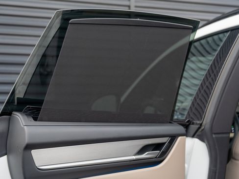 Certified 2025 Porsche Macan Electric image 34