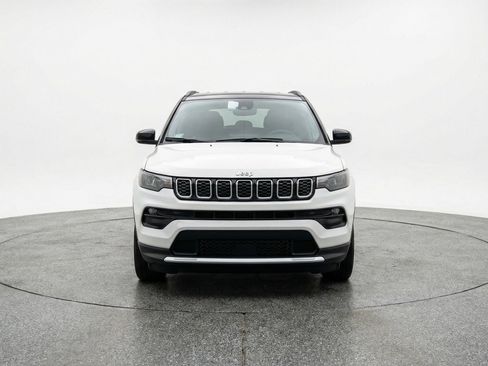Used 2025 Jeep Compass Limited AWD/4WD image 2