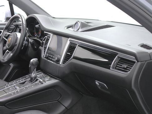Used 2017 Porsche Macan S image 46