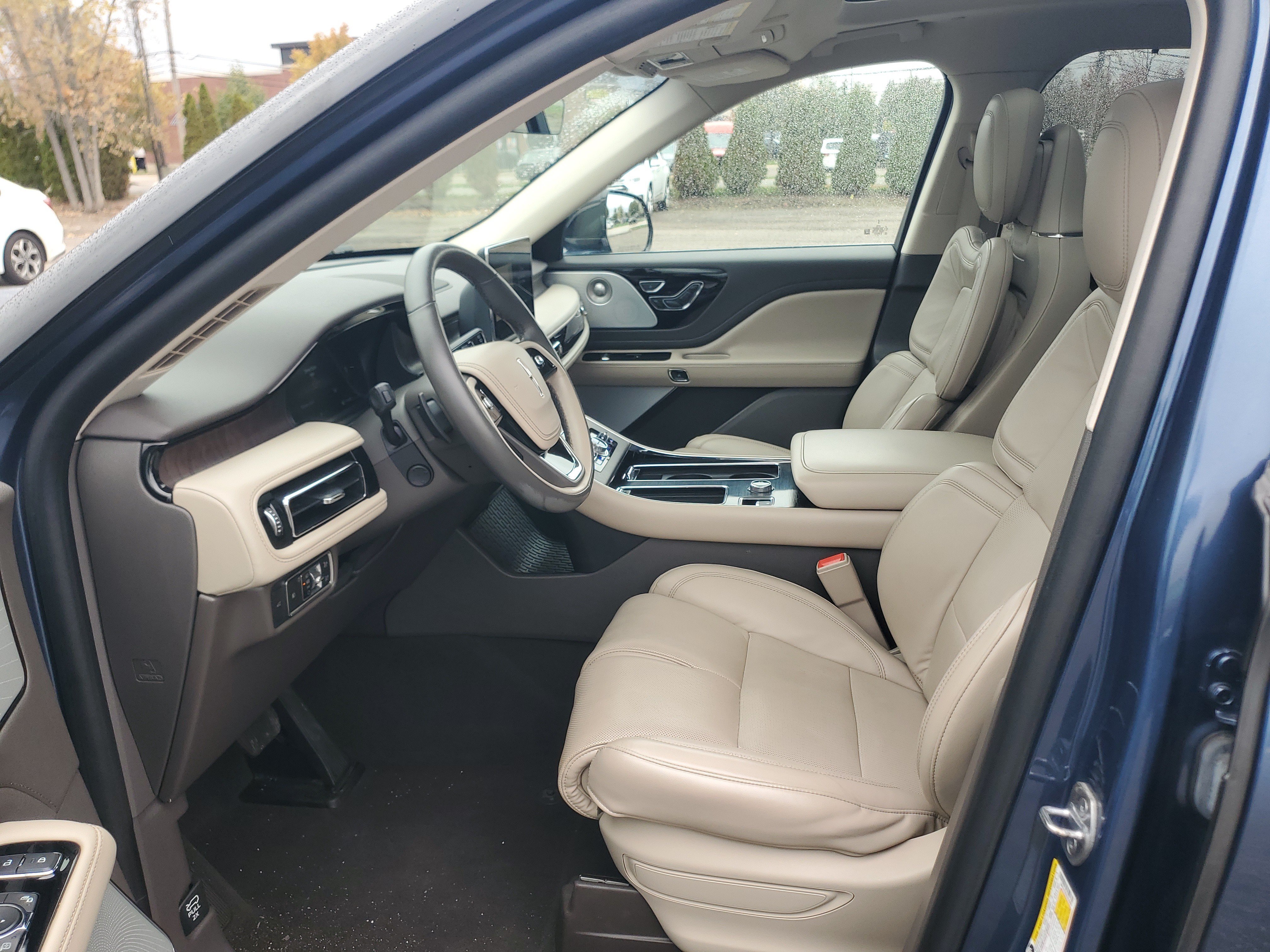 Certified 2020 Lincoln Aviator Reserve w/ Equipment Group 202A AWD/4WD image 11