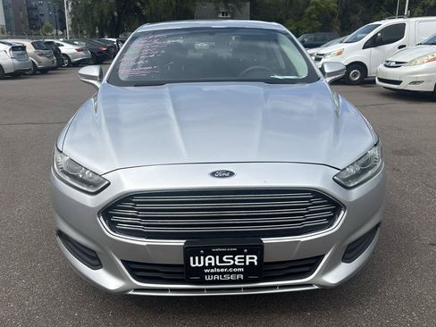 Used 2013 Ford Fusion SE FWD image 2