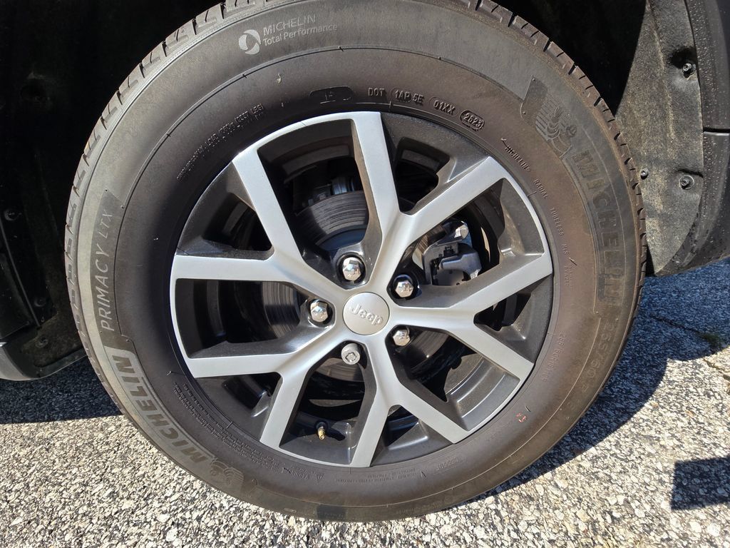 Used 2023 Jeep Grand Cherokee Limited w/ Trailer Tow Prep Group (B) AWD/4WD image 16
