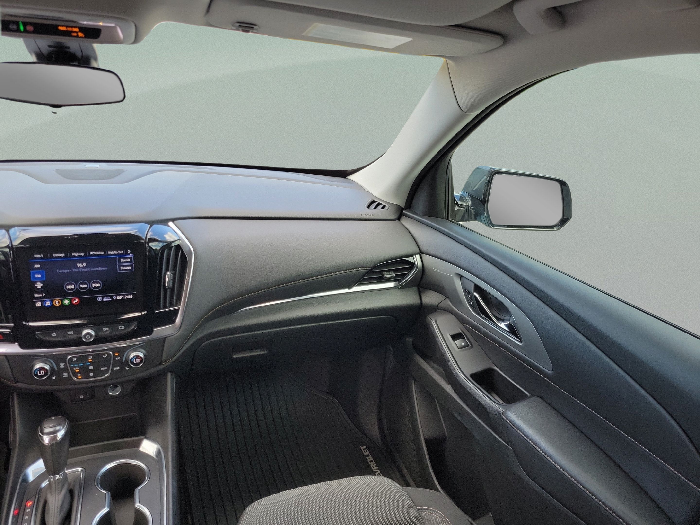 Used 2020 Chevrolet Traverse LT FWD image 9