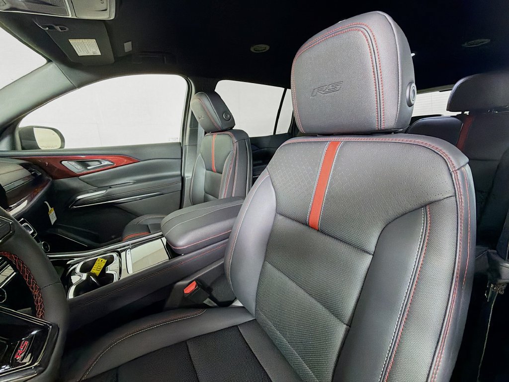 New 2026 Chevrolet Traverse RS w/ LPO, Floor Liner Package AWD/4WD image 12