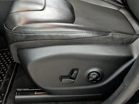 Used 2019 Jeep Cherokee Latitude Plus w/ Cold Weather Group AWD/4WD image 13