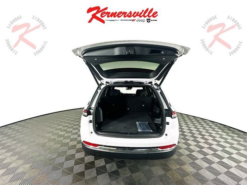 New 2025 Jeep Grand Cherokee Limited image 16