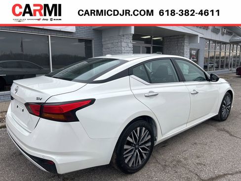 Used 2024 Nissan Altima 2.5 SV FWD image 5