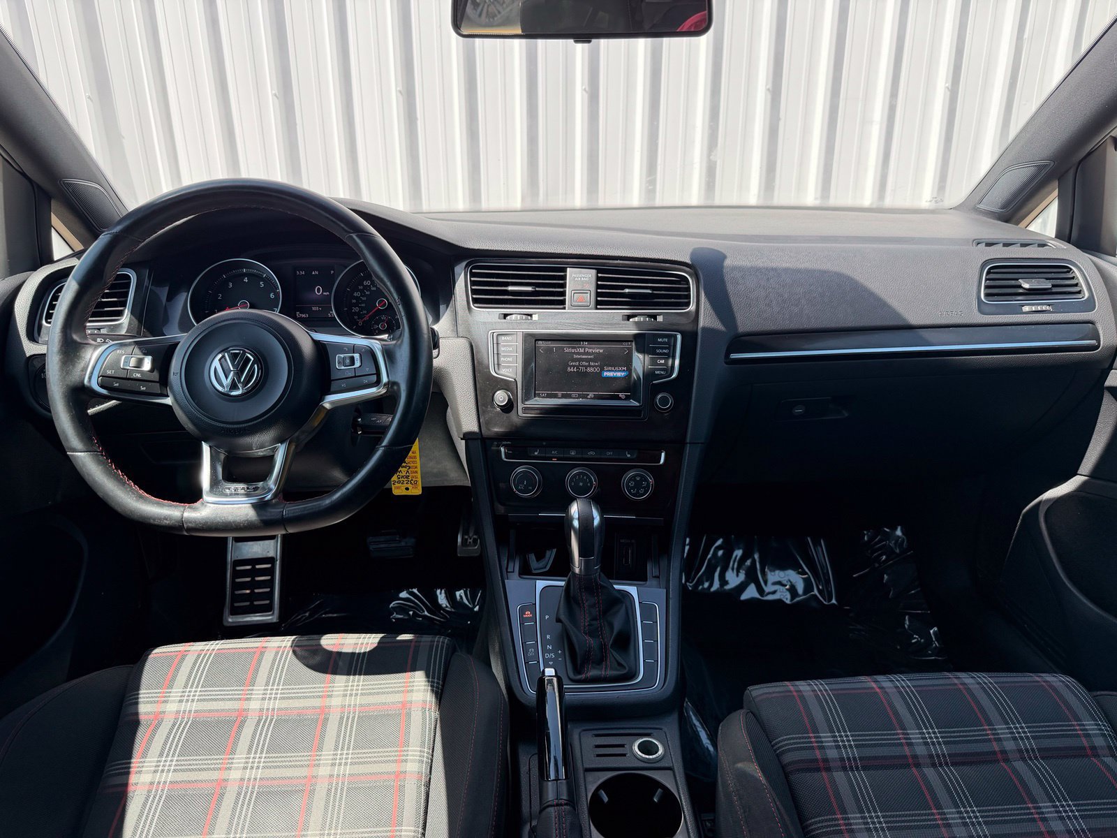 Used 2015 Volkswagen Golf 4-Door FWD image 11
