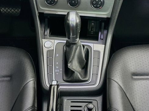 Used 2017 Volkswagen Golf SportWagen FWD image 16