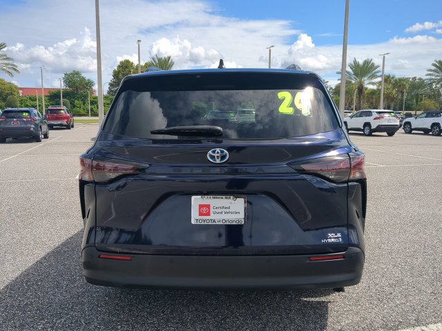 Certified 2024 Toyota Sienna XLE FWD image 5