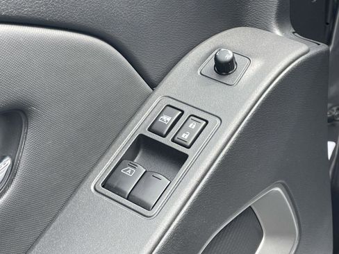 Used 2024 Nissan Frontier SV w/ SV Convenience Package image 12