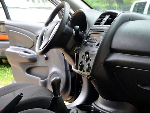 Used 2015 Nissan Versa S image 11
