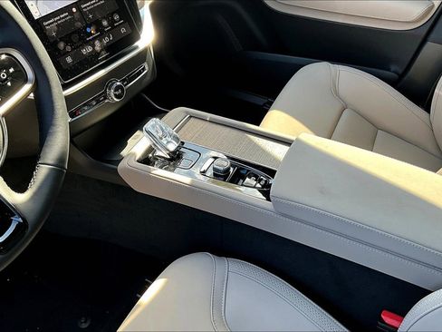 New 2026 Volvo XC90 B6 Plus w/ Protection Package Premier image 21