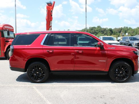 Used 2025 Chevrolet Tahoe High Country AWD/4WD image 5