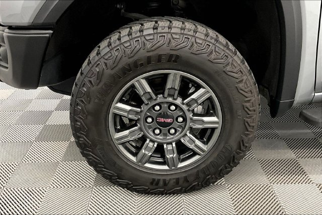 Used 2024 GMC Sierra 1500 AT4X AWD/4WD image 10