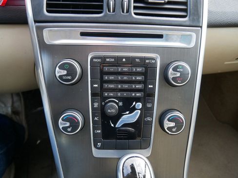 Used 2015 Volvo XC60 T6 Premier Plus image 18