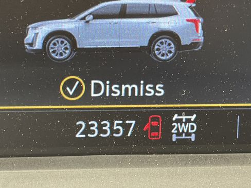 Certified 2025 Cadillac XT6 Luxury AWD/4WD image 5