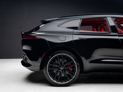 Used 2022 Aston Martin DBX AWD/4WD image 37