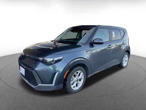 Used 2025 Kia Soul LX w/ LX Technology Package image 3