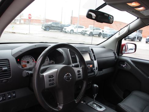 Used 2020 Nissan Frontier PRO-4X image 13