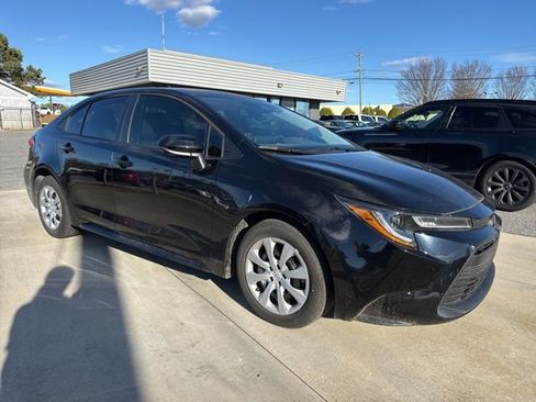 Used 2023 Toyota Corolla LE image 4