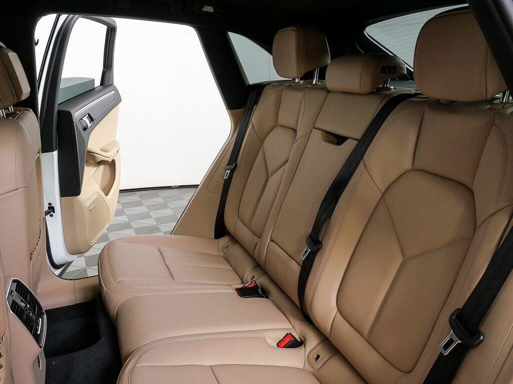 Certified 2026 Porsche Macan AWD/4WD image 21