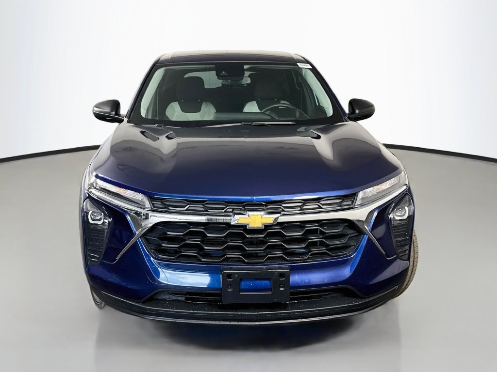 Used 2024 Chevrolet Trax LS w/ Driver Confidence Package FWD image 2