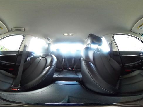 Used 2025 Genesis G70 2.5T image 42