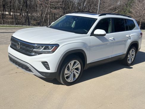 Certified 2023 Volkswagen Atlas SE image 5