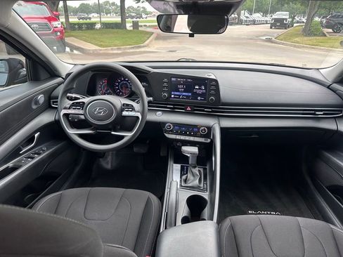 Used 2023 Hyundai Elantra SEL FWD image 17