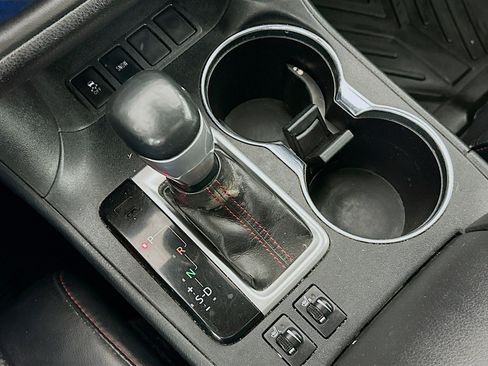 Used 2019 Toyota Highlander SE image 25