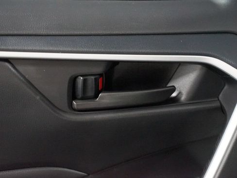 Certified 2025 Toyota RAV4 LE FWD image 30