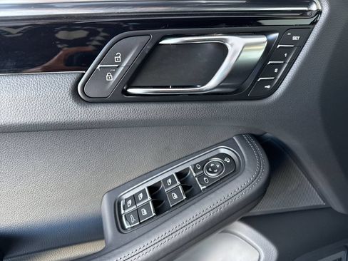 Certified 2026 Porsche Macan AWD/4WD image 12