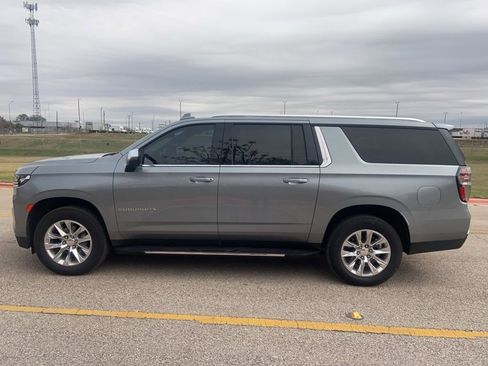 Used 2023 Chevrolet Suburban Premier image 6