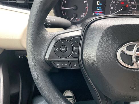 Used 2025 Toyota Corolla LE image 23