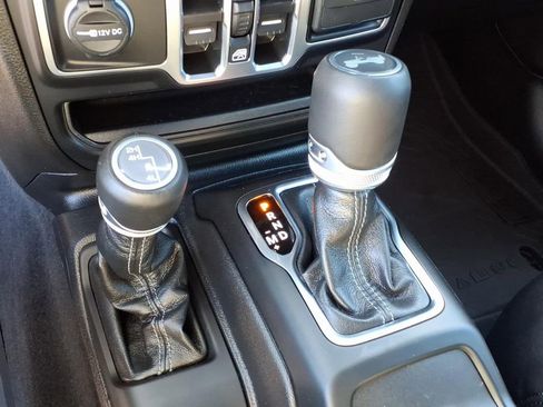Used 2025 Jeep Wrangler Unlimited Sahara w/ Safety Group AWD/4WD image 9