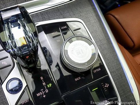 Used 2025 BMW ALPINA XB7 image 28