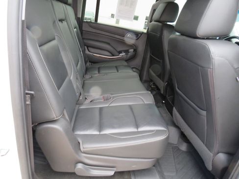 Used 2018 Chevrolet Suburban LT w/ LT Signature Package image 13