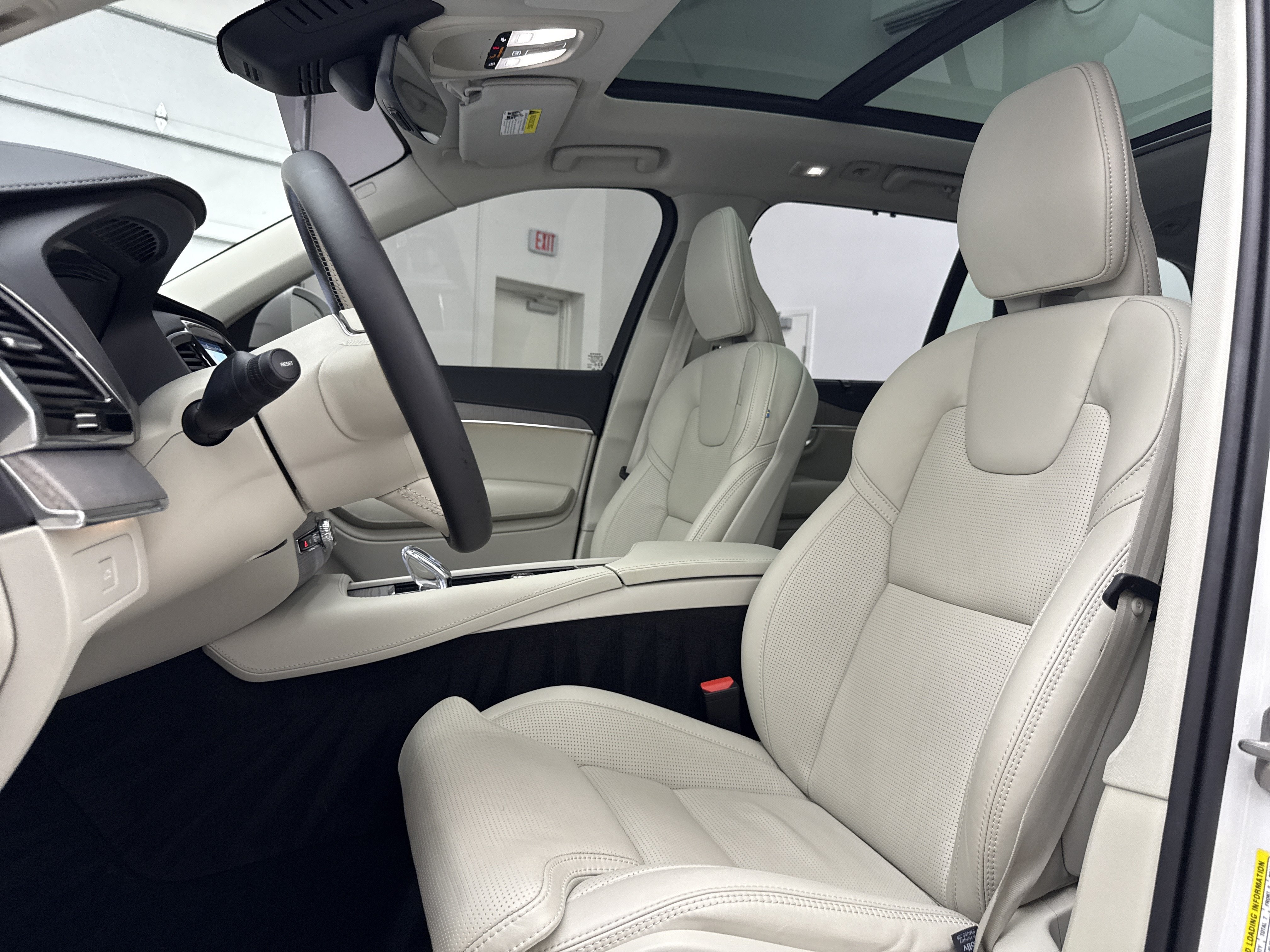 Certified 2024 Volvo XC90 B6 Ultimate w/ Protection Package Premier AWD/4WD image 13