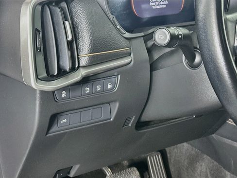 Used 2025 MAZDA CX-90 Plug-In Hybrid w/ Preferred AWD/4WD image 17