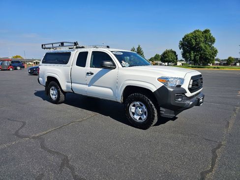 Used 2022 Toyota Tacoma SR image 4