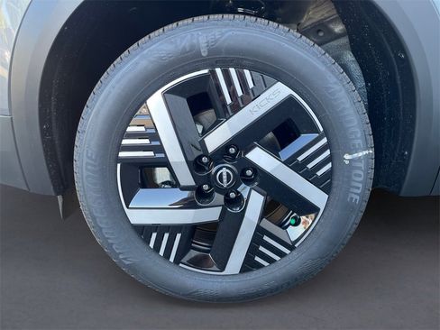 New 2025 Nissan Kicks SV image 15