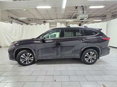 Used 2021 Toyota Highlander XLE image 13