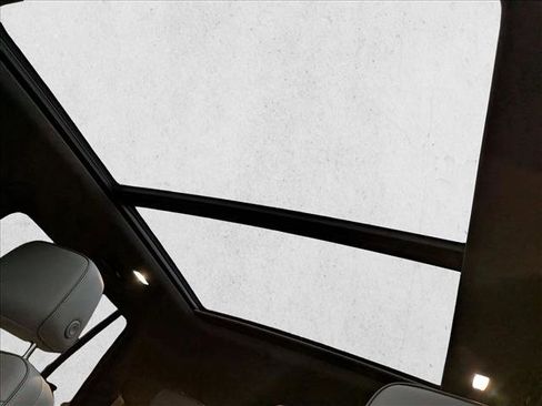 Used 2023 GMC Yukon SLT w/ SLT Luxury Package image 14