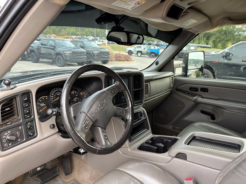Used 2005 Chevrolet Silverado 2500 LT w/ Heavy-Duty Power Package AWD/4WD image 6