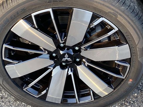 New 2026 Mitsubishi Outlander SE image 6