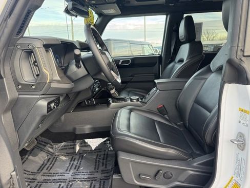 Used 2025 Ford Bronco Badlands image 9