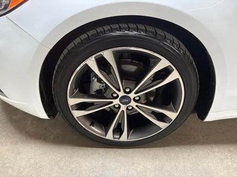 Used 2019 Ford Fusion Titanium image 11